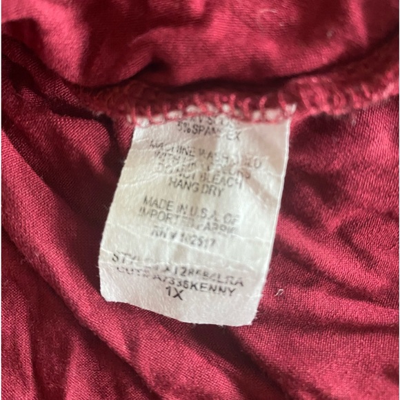 Flowy, maroon top with wide neckline and deep V in front and back, size 1X - Picture 6 of 7